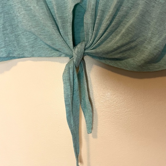 💕TOO CUTE💕 CROP TOP T-SHIRT.  Excellent pre-loved condition.  No flaws - Picture 2 of 3